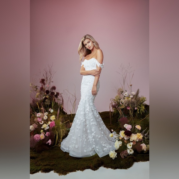 Anne Barge Blue Willow Flutter Wedding Gown - Picture 6 of 6